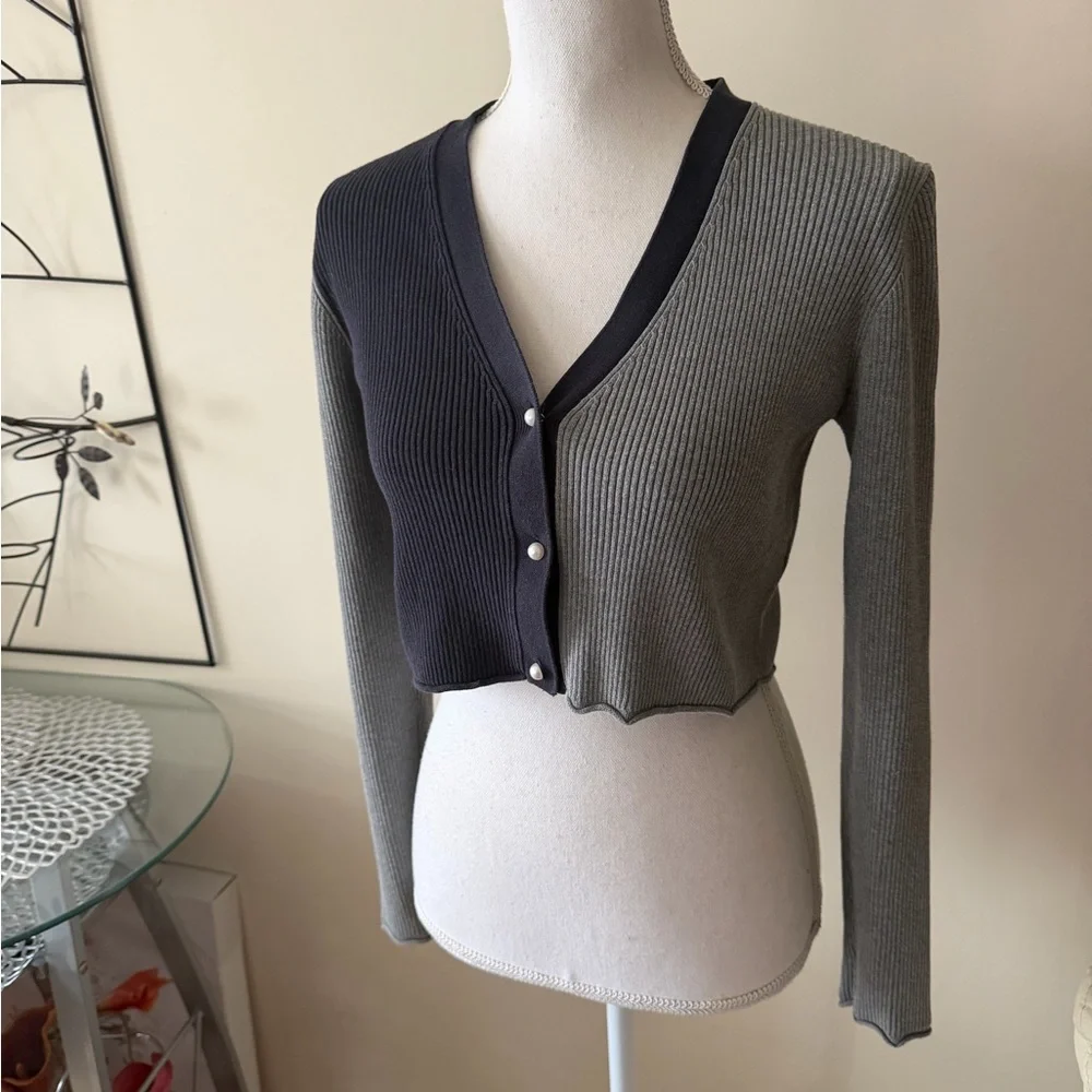 Peter Som Gray & Navy Cropped ColorBlock Pearl Long Sleeve Cardigan sz Large EUC